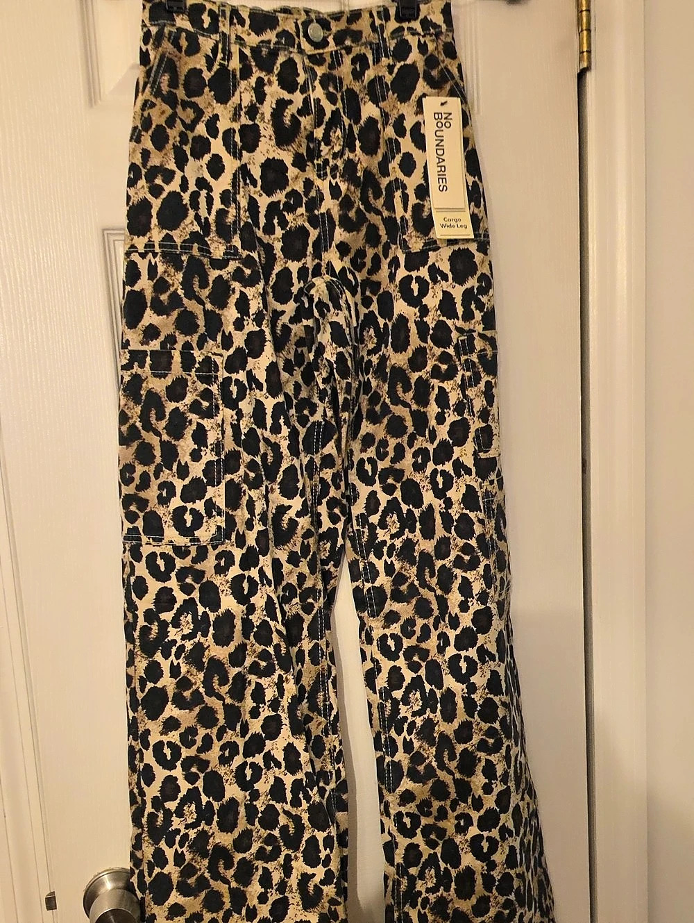 No Boundaries Cargo Wide Leg Pants Leopard Print Pants Size XXS (00) - Picture 3 of 6